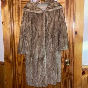 Vintage mink coat with herring bone design? This is not in wearable condition